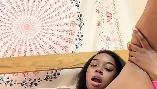 Jemand kommt, fickt mich bitte