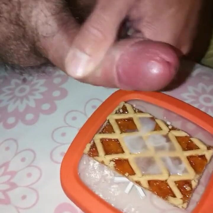 Cums on the tart to eat for breakfast