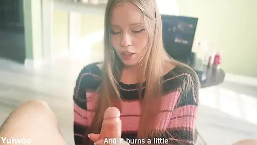 Fürsorgliche stieftochter gibt ihrem stiefvater eine schwanzmassage und bekommt einen creampie in ihre enge muschi