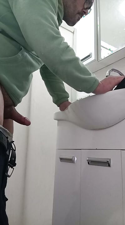 My step cousin realizes that I masturbate next to her and I can't believe her reaction Stranger Touch her Butt with his erectio