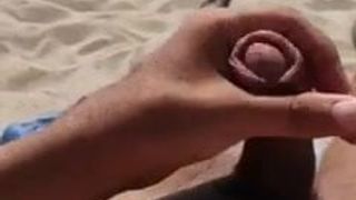 Keramoti&#39;nin çıplaklar plajında ​​mastürbasyon