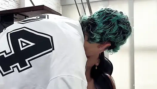 У ТЕБЯ ТОЛСТАЯ КИСКА!!