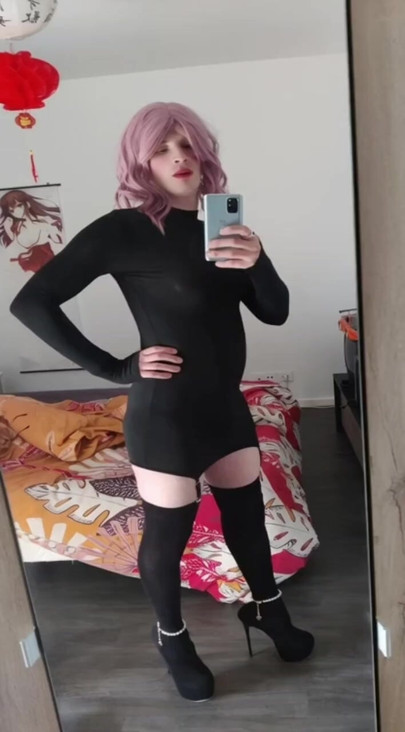 Mirror Selfie Style: Black Dress & Pink Wig