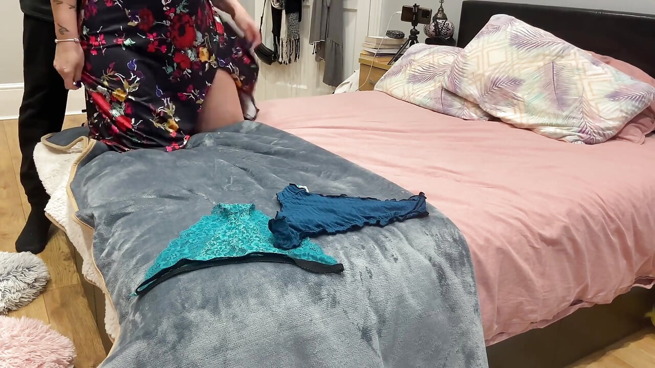 Hot Sexy Espanol Uwielbia Czarny Kutas Wąchanie Jej Dziury W Dupie I Majtki.