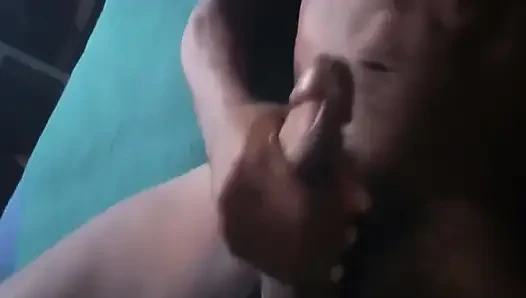 Boşalırken deliriyor inliyor