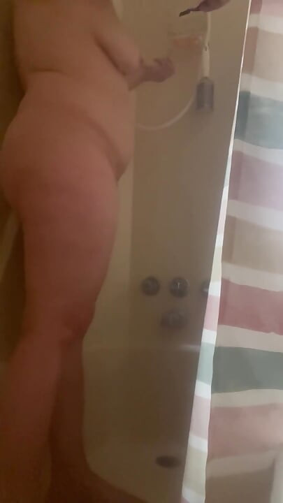 Start to Shave the Fat Pussy