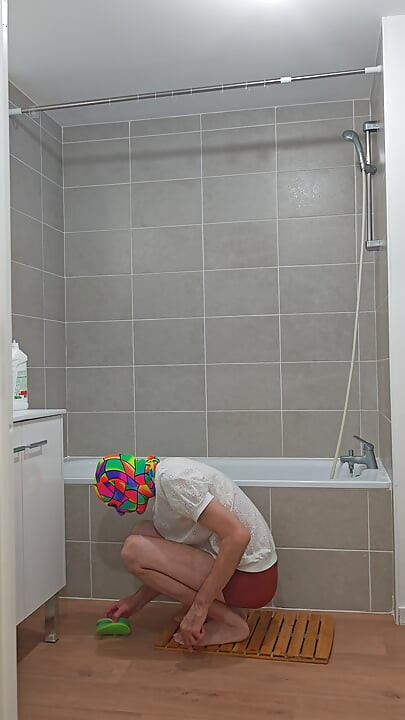 I'm cleaning my bathtub (episode 2)
