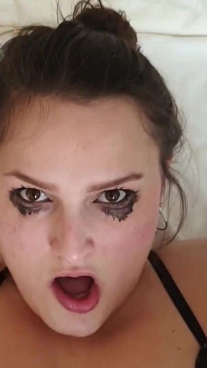 Fängslande ögonblick från "Grovt privat knull med tyska BBW tonåring Holly Banks i POV"