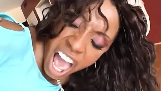 Zenci ateşli sürtük için çifte penetrasyon