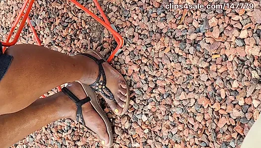 Thick Ebony Thighs N BBW Mature Feet with Plump Juicy Yellow Toes