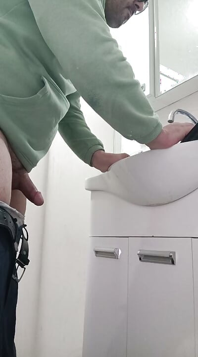 My step cousin realizes that I masturbate next to her and I can't believe her reaction Stranger Touch her Butt with his erectio