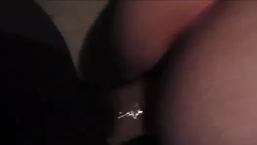 Aku lagi asik ngentot pantat banciku pakai strap-on ukuran kontol raksasa pria kulit hitam