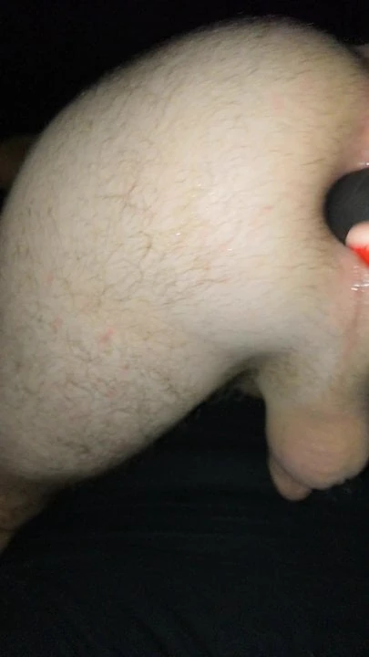 Je gode un mec pour lui ouvrir le cul