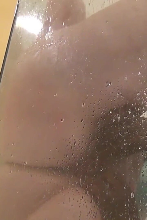سمينة الرأس الأحمر أميري توماس تلتهم روما ماجورز بي بي سي