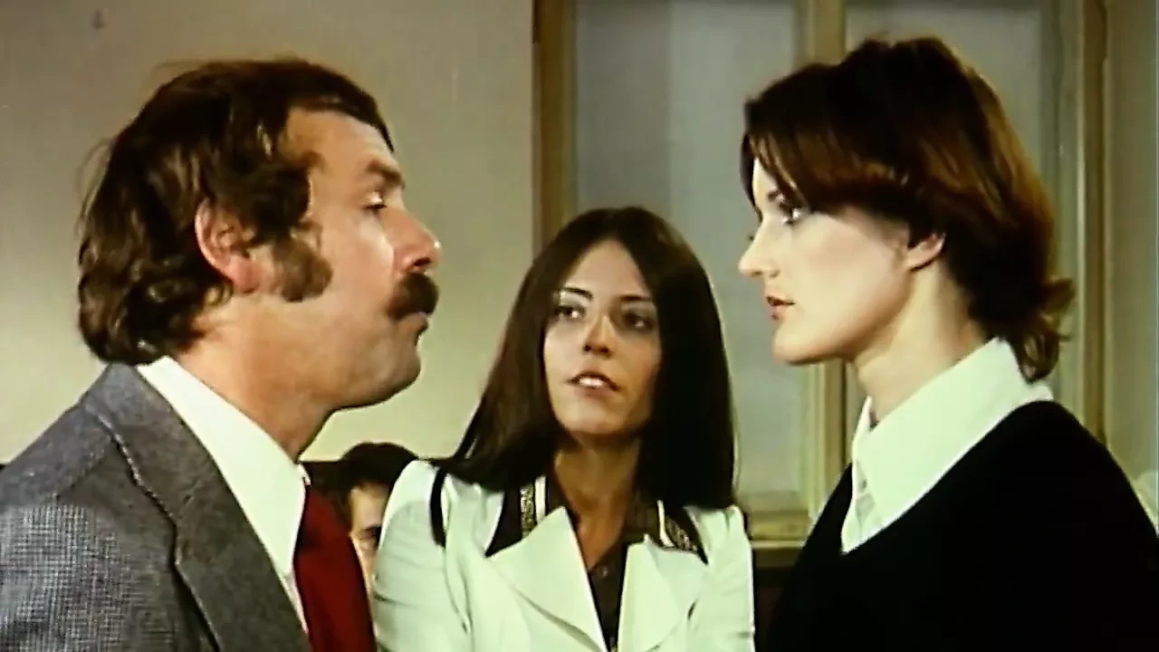 Orgy - thẩm phán điều tra các tình tiết của vụ án trong phòng xử án