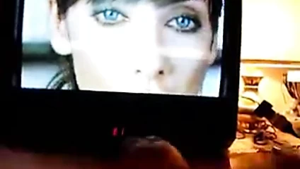 Natalie Imbruglia için boşalıyor