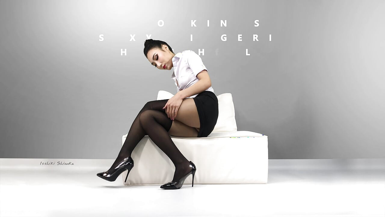 She enjoys exercising while wearing stockings-Isshiki Shizuka 01