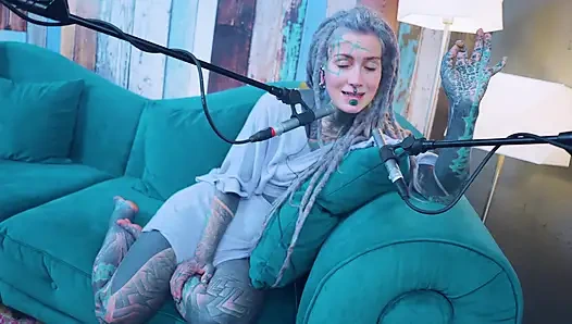 Я говорю об I - Изоляция - подкаст ASMR, SFW говорит готессу, худенькая девушка дреды татуированная модель татуированная девушка