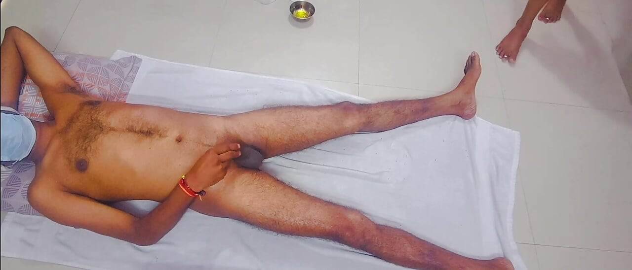 Desi Bhabhi's full body massage watch and enjoy the body massage.