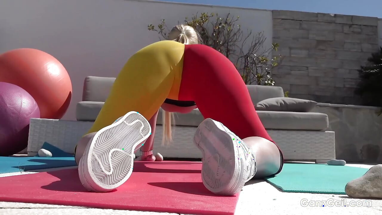 You can Leave your Sneakers on! Pre Workout with German Cutie Lena Nitro at GanzGeil