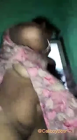 Bhabi ki chut me mall dala