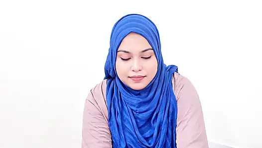 Aku memuaskan hasrat seksual tante tiriku.