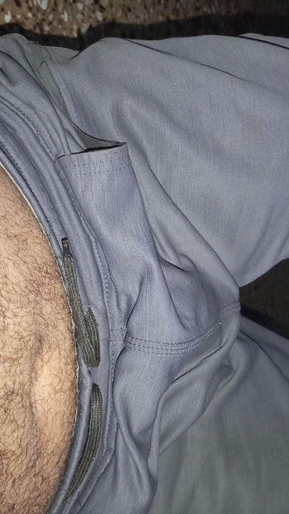 אשתי היפנית מלקקת כוס עם נשיקות