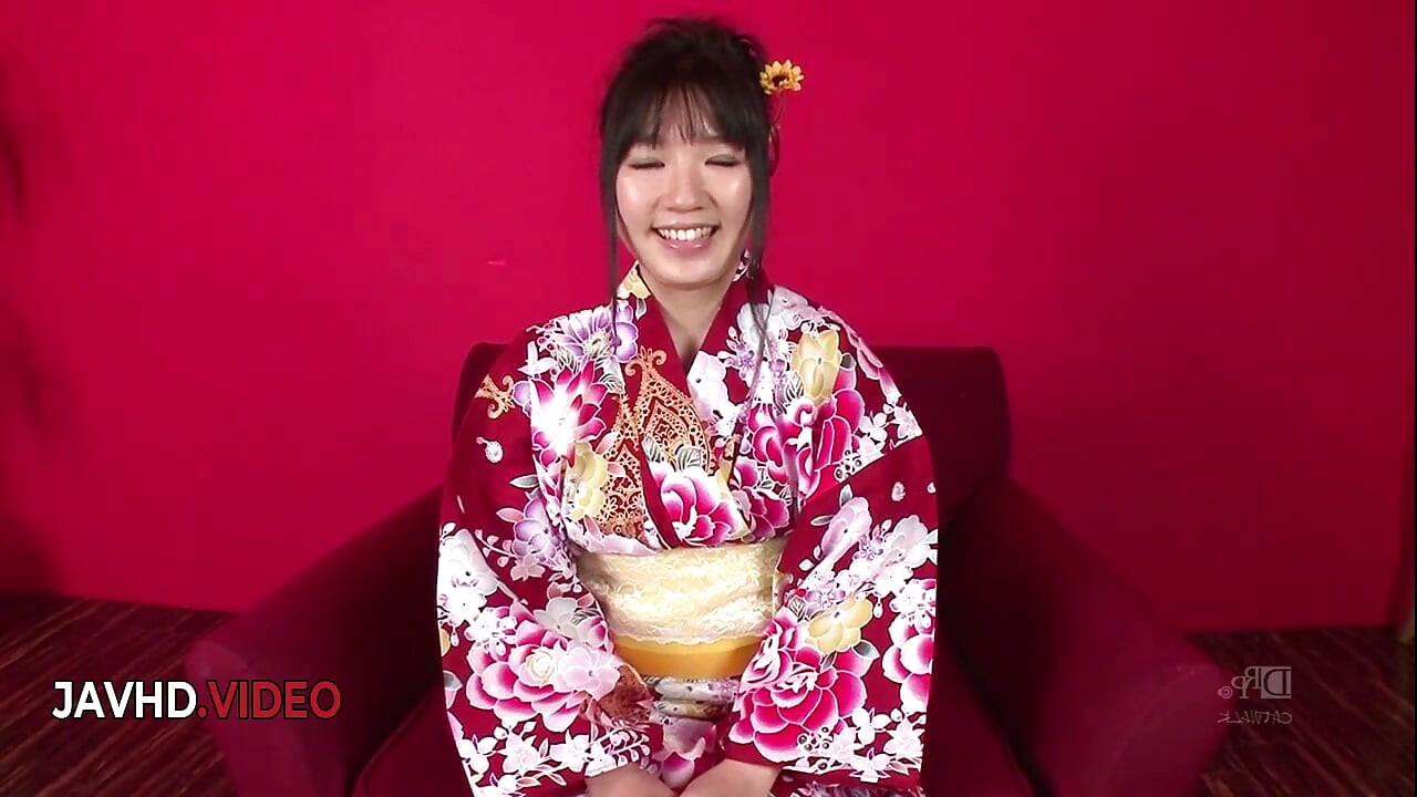 Chiharus strastveni JAV nastup uključuje japansko pušenje, a zatim kimono jebanje