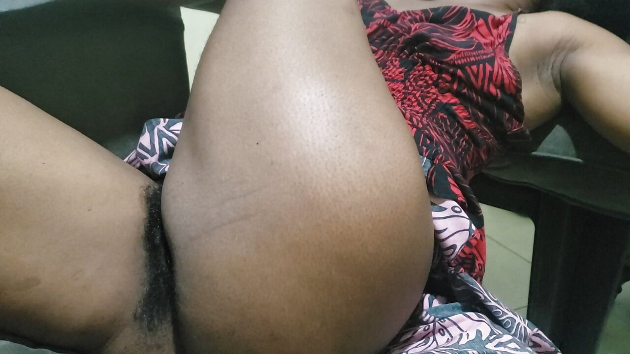 Pertemuan romantis ibu-ibu seksi dengan memek aduhai - kimia sensual, penuh gairah, dan gairah orang dewasa yang menggoda