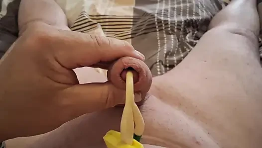 Kateterle mastürbasyon yapıyor ve orgazm oluyor