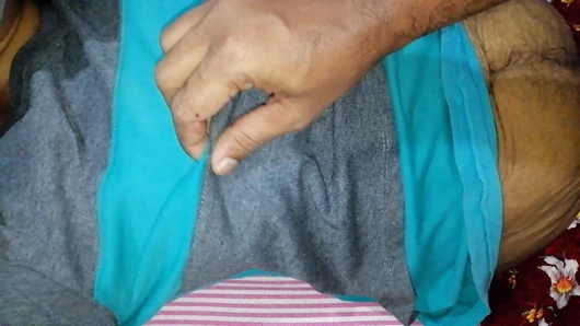 Kıllı amcık desi köylü kızın vücudunu azdırıyor
