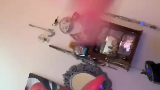 Sperma auf Sadies gesicht, mund und titten