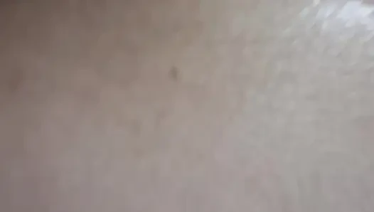 Tante seksi amatir favoritmu lagi bugil sambil menggoda budak seksnya