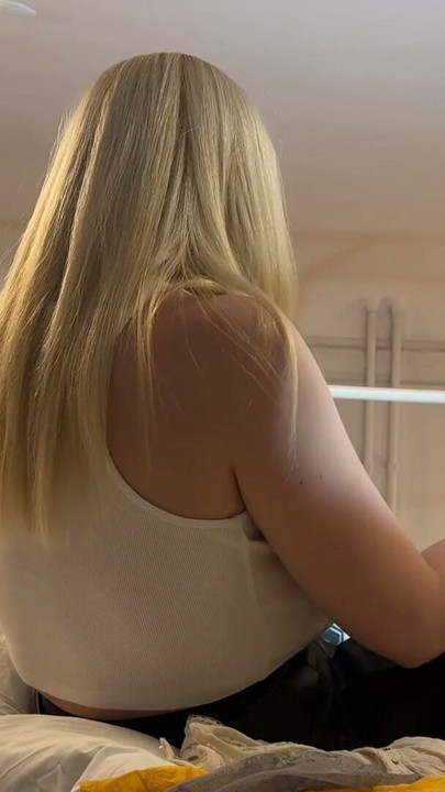 Ateşli büyük memeli büyük göt porno oyuncu seçmelerinde tüm doğal üniversiteli kız mini etekli külotsuz çorap denemesi yapıyor | Klip 1