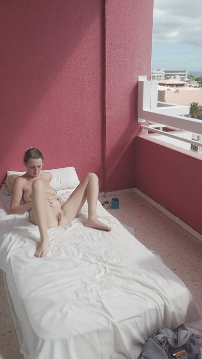 Slipping It in Her Ass While She Catches a Tan