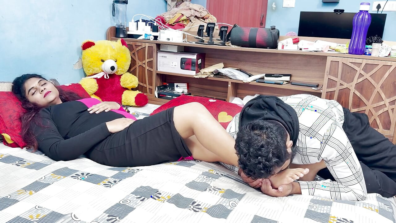 Malayali Boss Girl Feet Massage by Boy Staff