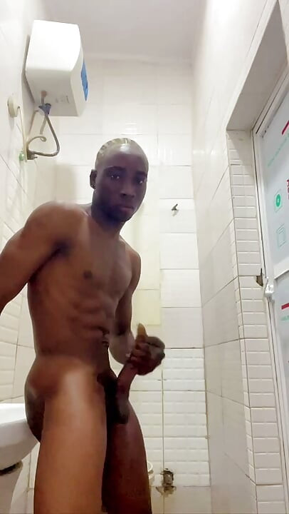 Sangat Horny Sampai Tak Bisa Tahan Lalu Masuk ke Kamar Mandi..