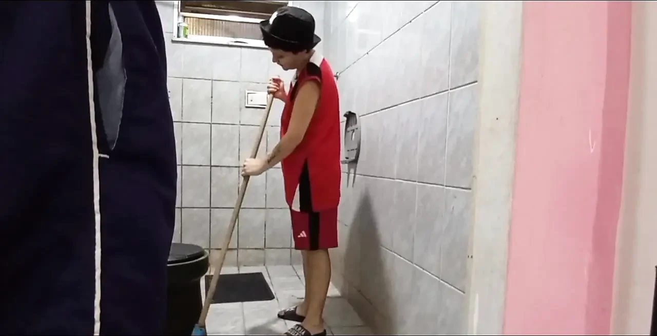 I put the shoe to suck in the bathroom