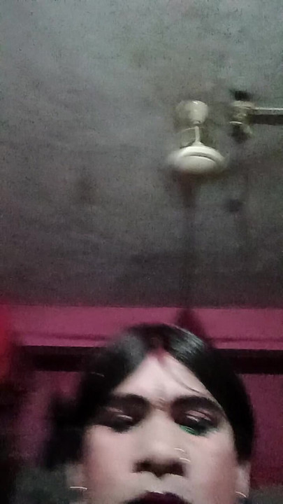 Madhuri bhabhi crasdreshing boy