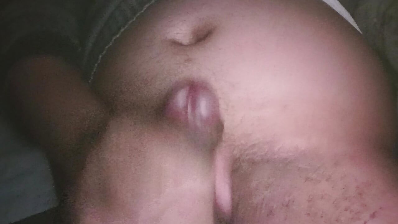 我撸管直到射精。我真的很喜欢这样做。