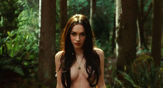 Megan Fox topless w ciele Jennifer na scandalplanet.com