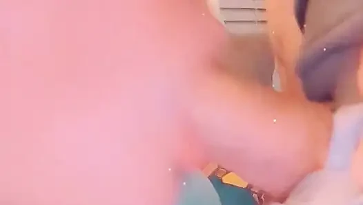 Беру видео, как я играю с его хуем моим ртом, это так весело