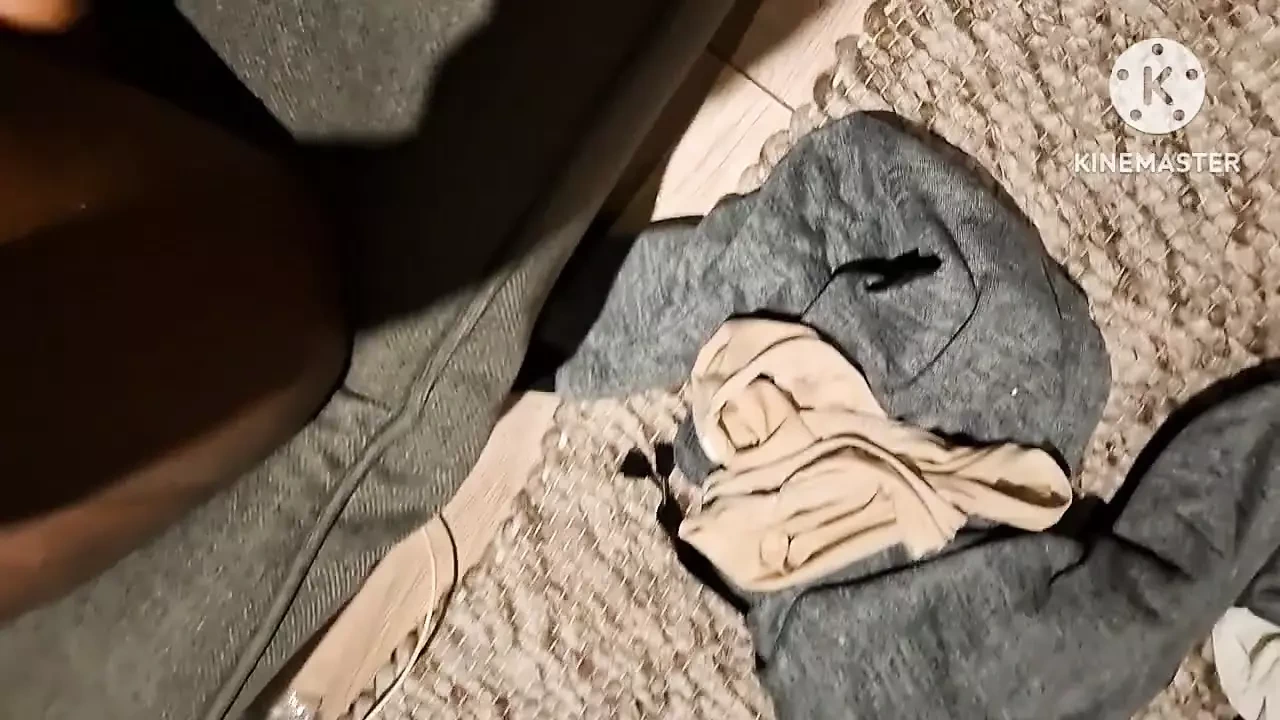 她21岁，但她喜欢50岁的阴户