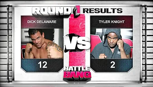 Blonde schlampe spreizt ihre beine für einen riesigen schwanz