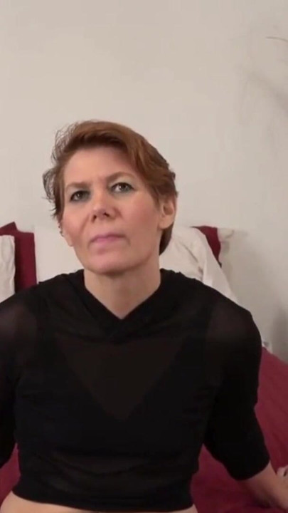 Çaresiz amatörler ateşli büyük memeli şişman götlü orta yaşlı seksi kadınlar sıkı amcıklarını büyük yarakla sert siktiriyor | Klip 1