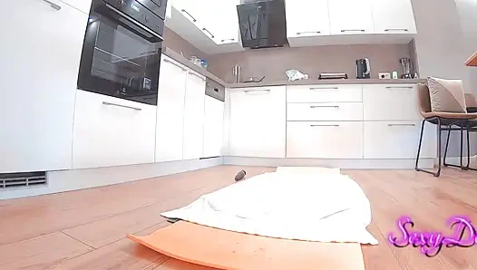 Ultimatives sinnliches yoga-erlebnis mit einer gebräunten göttin