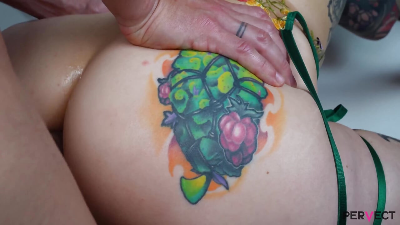 Mari Galore Opens up Her Anal-chakra