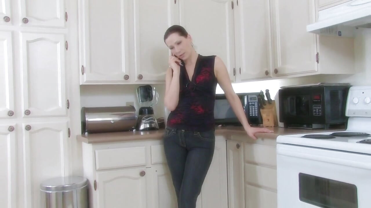 Sveža pička crvene kose drolja dobija penetraciju pičke