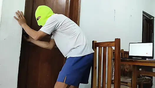 ИЗВРАЩЕННОЕ ИЗМЕНЫ!! МАЧЕХА ЗАСТАВЛЯЕТ ПАСЫНКА ЧУВСТВОВАТЬ СЕБЯ ВИНОВНЫМ, ЧТОБЫ ТРАХНУТЬ ЕГО, ПОКА ЕЕ МУЖА НЕТУ ДОМА