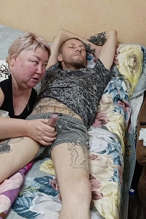 Nevlastní matka mě probudí hlubokým kouřením